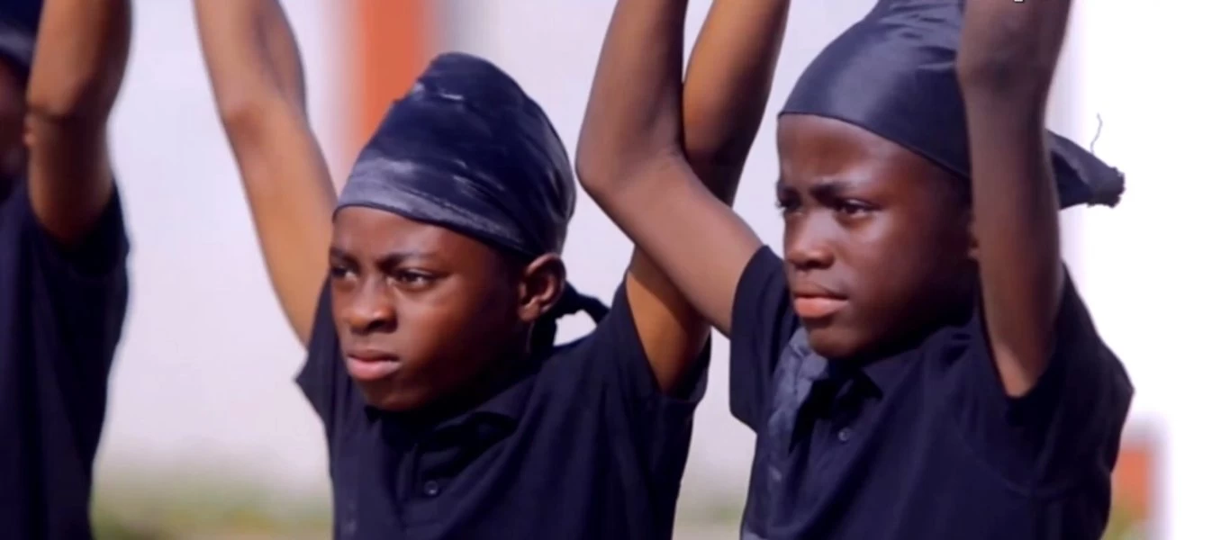 Συγκινητική στιγμή στην Γκάνα - Παιδιά χορεύουν Πυρρίχιο για να τιμήσουν την Ποντιακή Γενοκτονία (βίντεο)